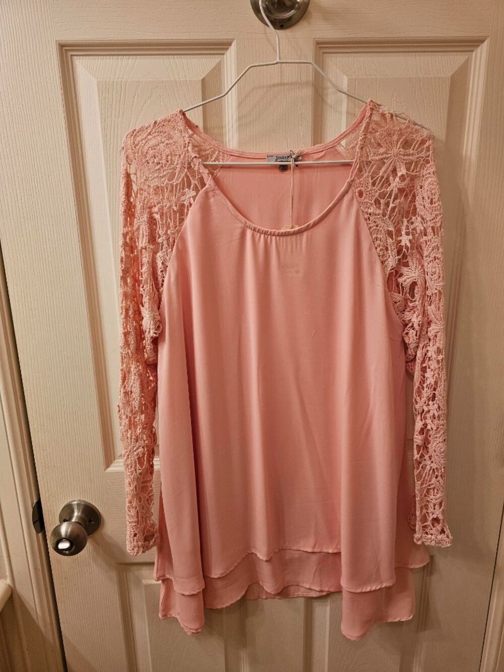 NWT Jodifl Medium Peach Blouse w / Lace Sleeves